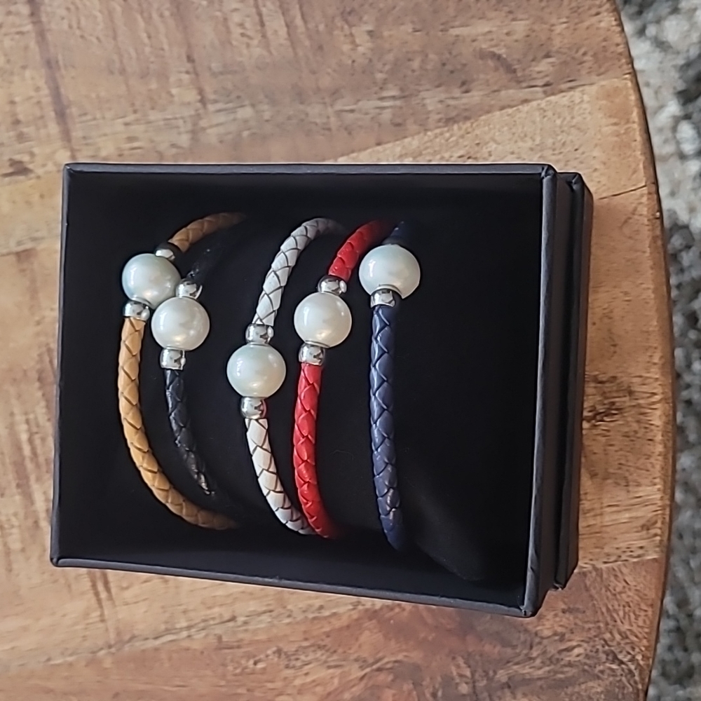 Womens bracelts